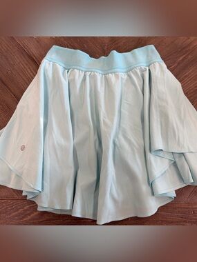 Lululemon Tired Skirt Built in Shorts with pockets. Size 6